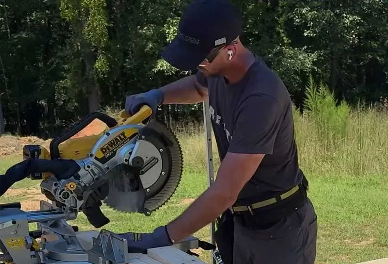 06 Compound Miter Saw